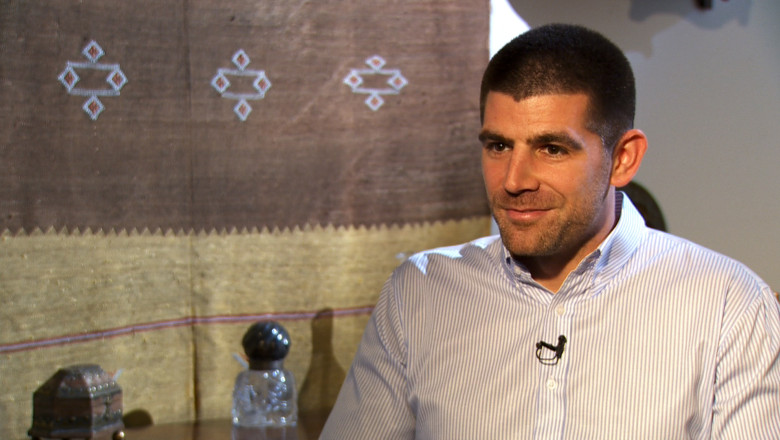 BONTON. Despre voluntari si voluntariat alaturi de Dragos Bucurenci Imagine