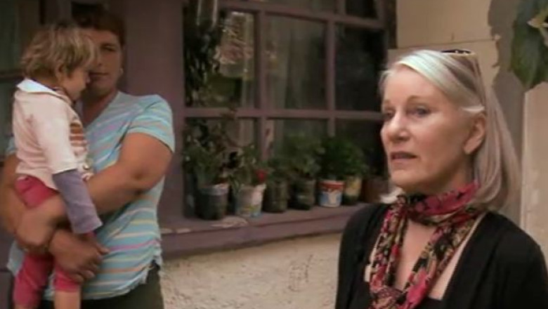 BONTON. Leslie Hawke ajuta de 13 ani copiii romani Imagine