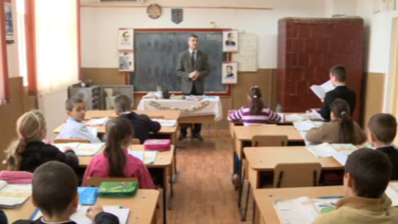 BOTOSANI. Profesori obligati sa dea bani inapoi dupa ce au primit ilegal tichete cadou Imagine