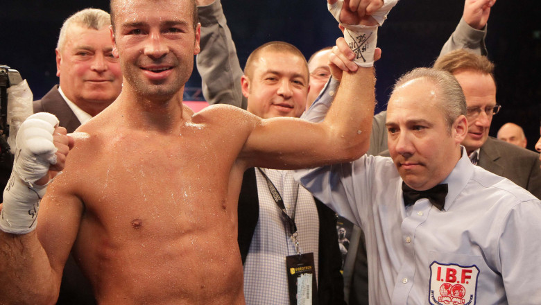 Boxerul Lucian Bute a fost aclamat de spectatori la un meci al viitorului sau adversar Imagine