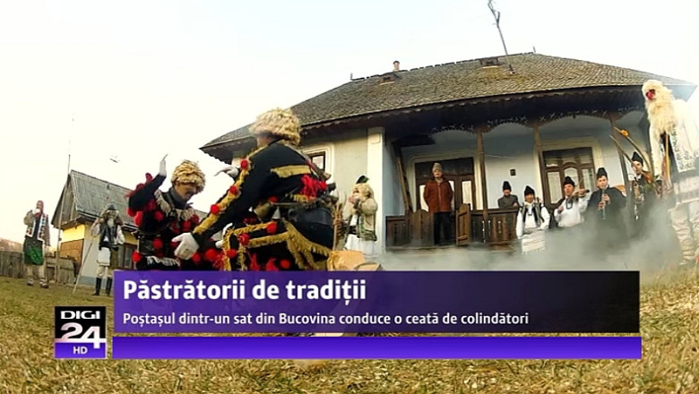 BRADUL CU POVESTI. Pastratorii de traditii. Postasul dintr-un sat bucovinean conduce o ceata de colindatori Imagine