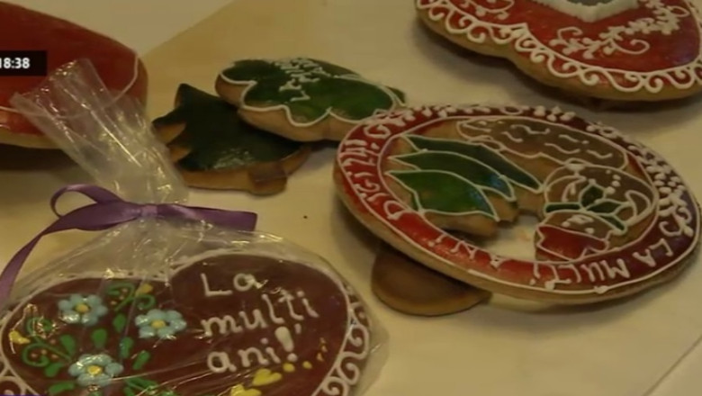 BRADUL CU POVESTI. &quot;La multi ani&quot;, din turta dulce Imagine