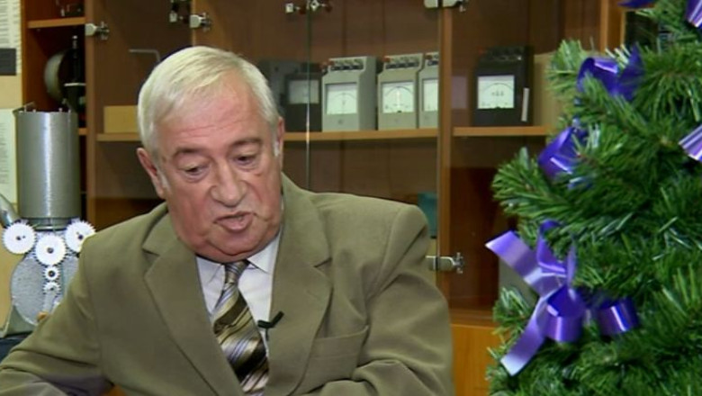 BRADUL CU POVESTI. Seryl Talpalaru, profesorul care a format generatii de elevi de elita Imagine