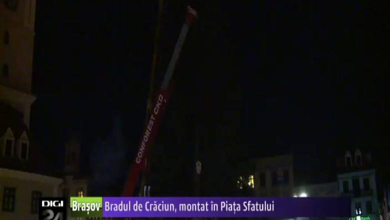 Bradul de Craciun, montat in Piata Sfatului Imagine