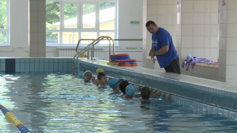 Braila, capitala inotului. Campionatul National de Inot pentru copii are loc la bazinul Liceului cu Program Sportiv Imagine