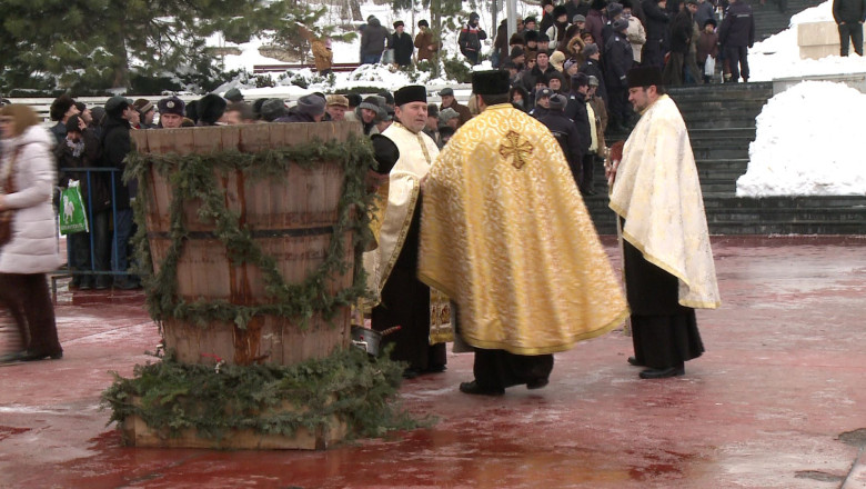 BRAILA. S-au sfintit apele Imagine