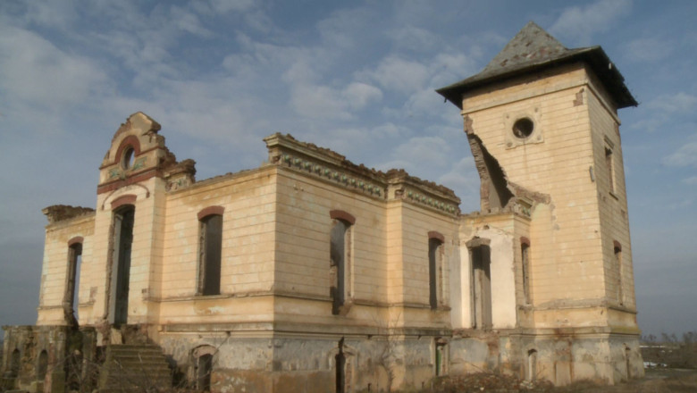 BRAILA. Un conac de lux dispare pe zi ce trece Imagine