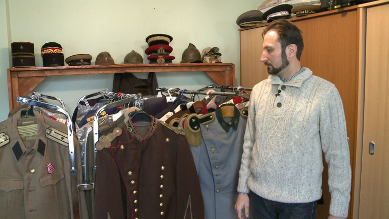 BRAILA. Uniforme militare de epoca Imagine