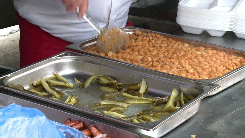 BRAILA. Zi Nationala, cu fasole si carnati Imagine