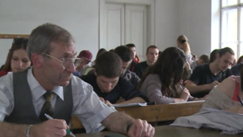 BRASOV. Profesorii universitari ii pregatesc gratis pe elevi pentru bacalaureat Imagine