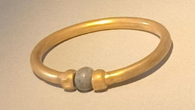 Bratara de aur veche de 3.000 de ani, furata de la Muzeul din Cairo. O angajata si alti trei suspecti arestati. Artefactul a fost topit Imagine