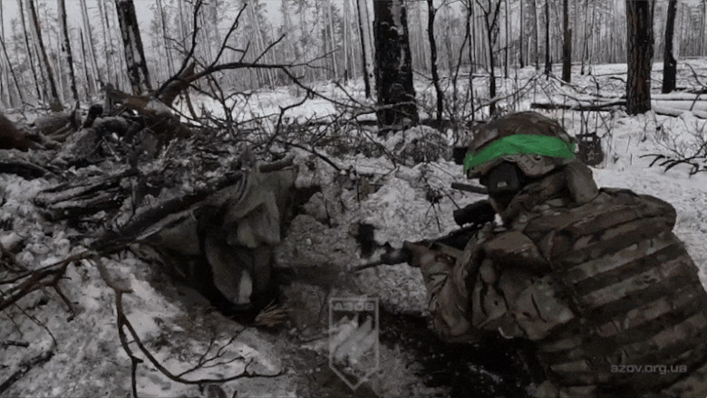 Brigada Azov „curata” transeele rusesti in padurea Kremina. 15 minute de lupte intense filmate de luptatorii ucraineni Imagine