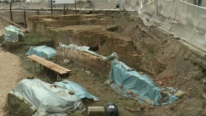 Bucati de istorie, lasate de izbeliste. Vestigiile din Piata Sf. Gheorghe au nevoie urgenta de masuri de conservare Imagine