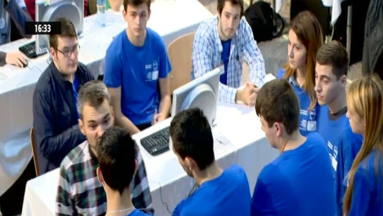 Bucuresti, capitala materiei cenusii. Studentii sunt ademeniti cu salarii de peste 6.000 de dolari Imagine