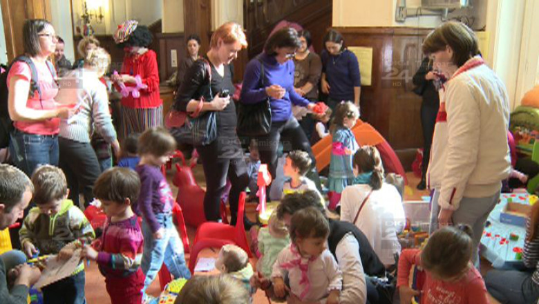 Bucuria copiilor: au descoperit... Casuta Piticilor la Institutul Francez din Timisoara Imagine