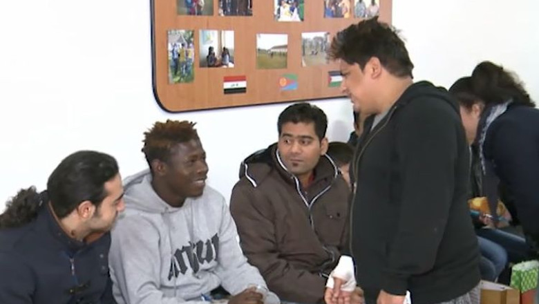 Bucurii pentru cei fugiti din calea razboiului intr-un colt cu pace numit Timisoara Imagine