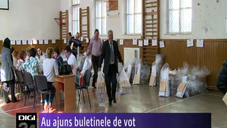 Buletinele de vot, impartite sectiilor  Imagine