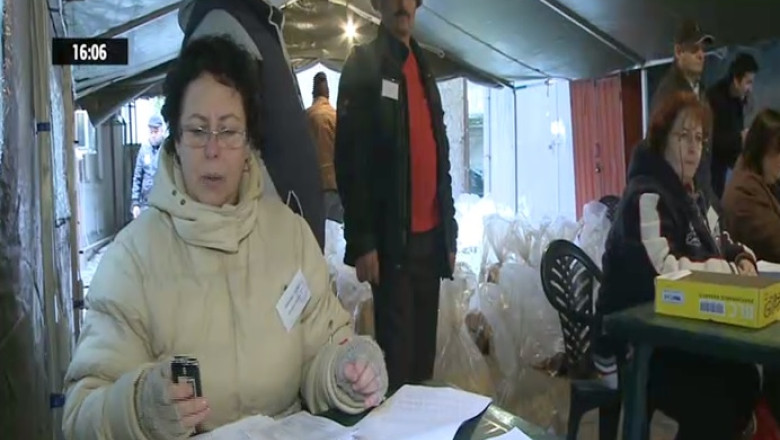 Buletinele de vot, sub paza armata  Imagine