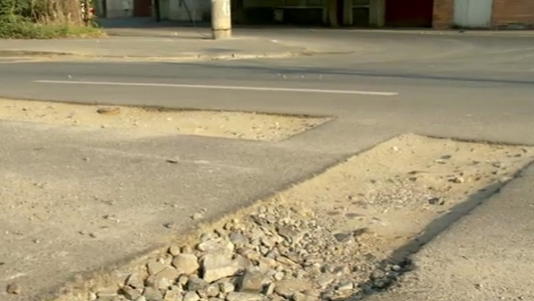 Bulevardul gropilor. Reparatiile tevilor de gaze, amenintare pentru cauciucuri pana la anul Imagine