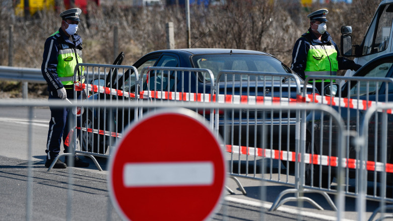 Bulgaria a retinut 70 de presupusi migranti ilegali intr-un autocar condus de un roman Imagine