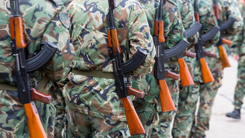 Bulgaria va sprijini Ucraina cu arme usoare si munitie Imagine