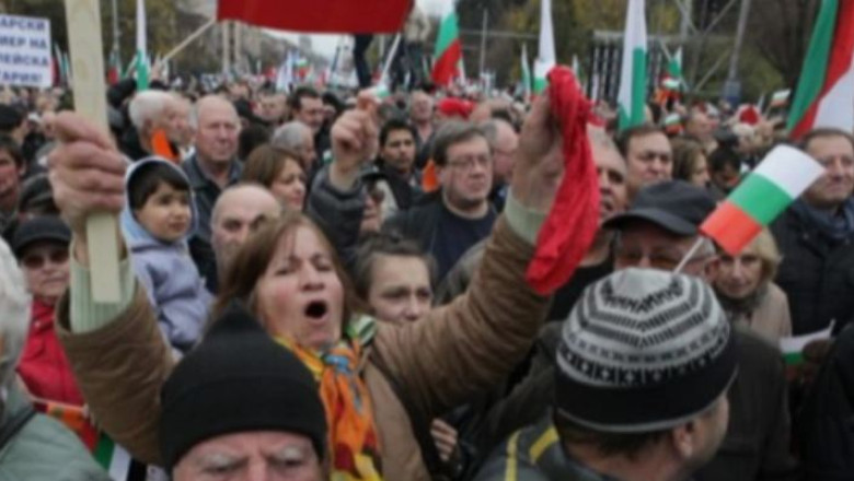 Bulgarii au iesit din nou in strada. 10.000 de oameni au protestat fata de coruptia guvernului Imagine