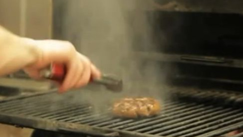 Burgerul de 290.000 de euro. Chifteaua este din carne artificiala, obtinuta din celule stem Imagine