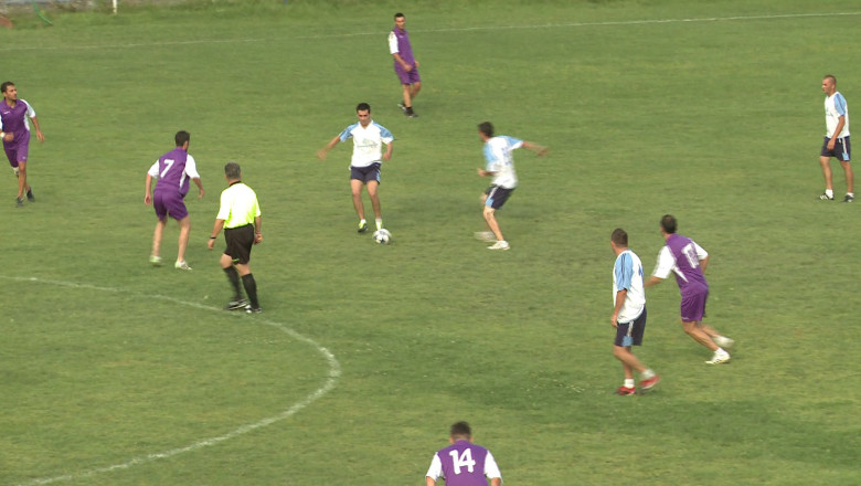 Burlacii i-au invins categoric pe casatoriti: 5-1! Sa fie sotiile de vina? Imagine