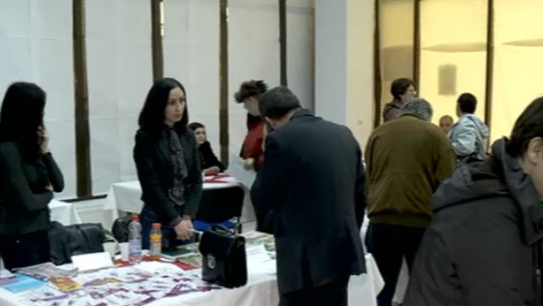 Bursa locurilor de munca. Cele mai multe oferte au fost pentru paznici si bucatari Imagine