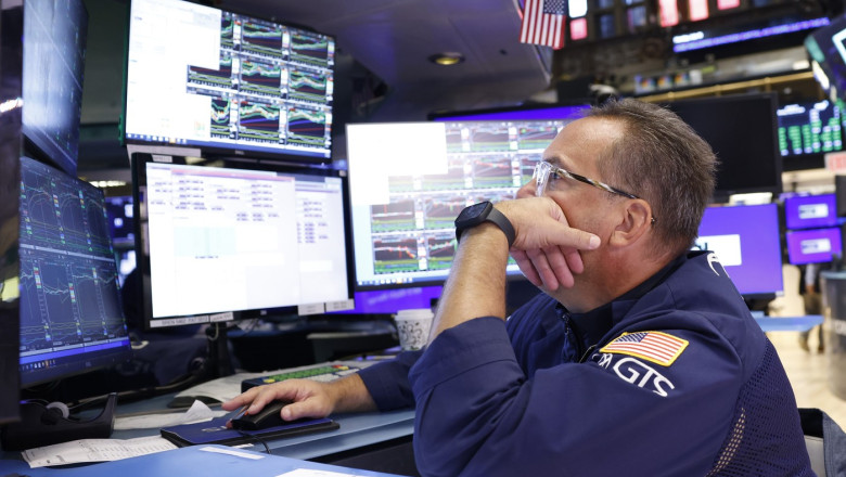 Bursele internationale, in scadere dupa intreruperile globale la sistemele informatice Imagine