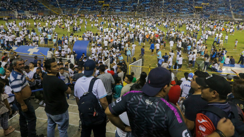 Busculada pe un stadion din El Salvador: Cel putin 9 oameni au murit calcati in picioare Imagine