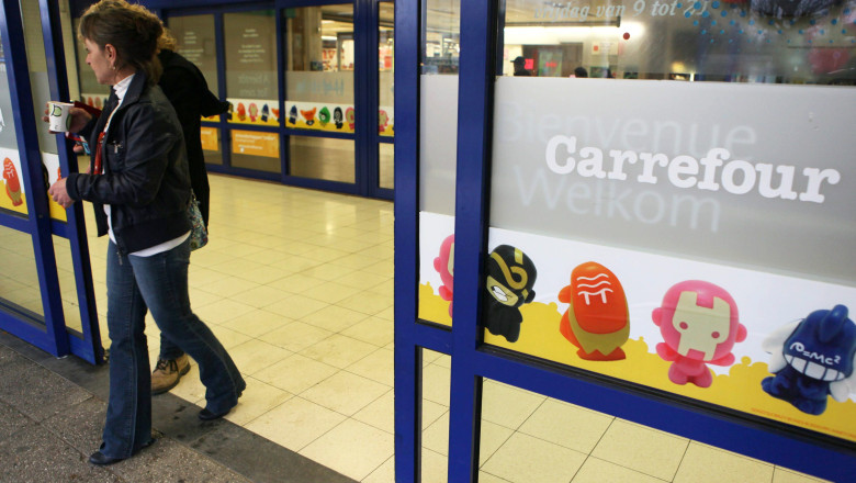 BUSINESS CLUB. Carrefour cumpara 100 de centre comerciale Imagine