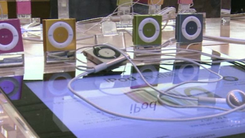 BUSINESS CLUB. iPod, gata de pensionare? Gadgetul pierde teren in fata telefoanelor inteligente Imagine