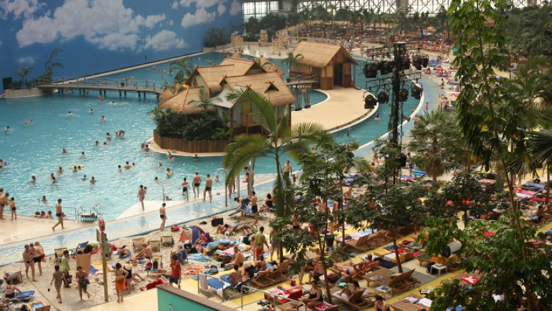 BUSINESS CLUB. Nemtii au construit o insula tropicala intr-un hangar sovietic de la marginea Berlinului Imagine