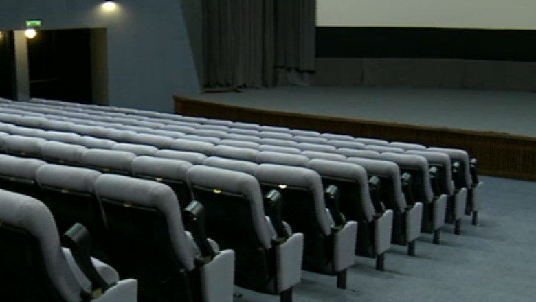 BUSINESS CLUB. Romanii ar merge la film, dar nu au destule cinematografe Imagine