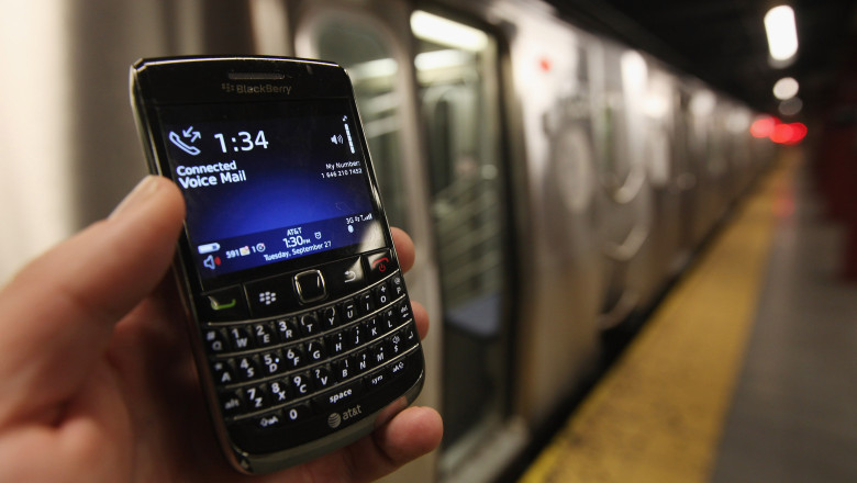 BUSINESS CLUB. Telefoanele mobile creeaza locuri de munca Imagine