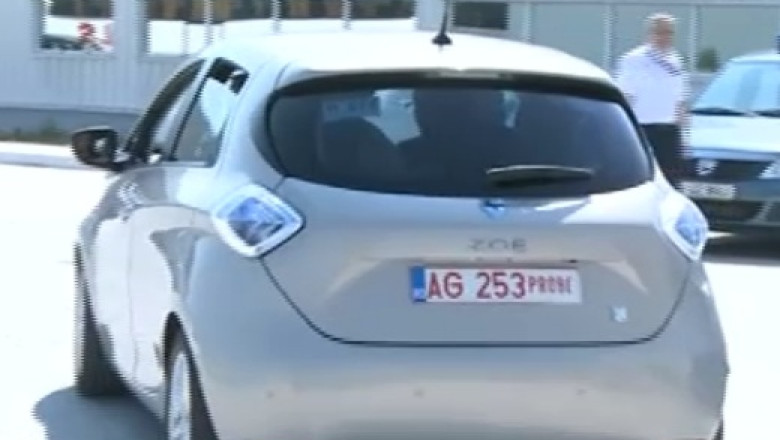 BUSINESS CLUB. Victor Ponta i-a fost copilot premierului francez, intr-o masina electrica Imagine