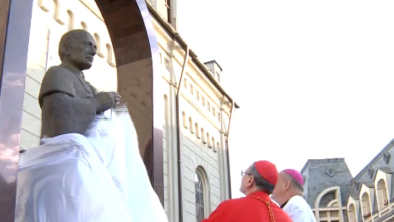 Bustul episcopului Anton Durcovici, dezvelit la Iasi. La eveniment au participat si rudele martirului beatificat Imagine