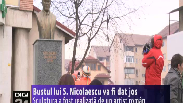 Bustul lui S. Nicolaescu din Tg. Jiu va fi dat jos, din cauza ca nu seamana cu marele regizor  Imagine