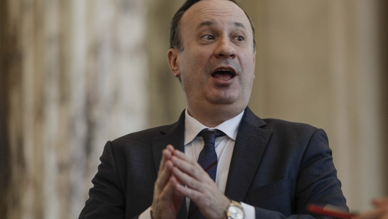 Caciu se roaga la Divinitate sa acopere gaura din Buget: Sa dea Dumnezeu ca la rectificare, veniturile sa fie pe masura estimarilor Imagine