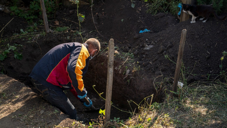 Cadavre cu urme de tortura, gasite in localitatile ucrainene de unde rusii au fugit Imagine