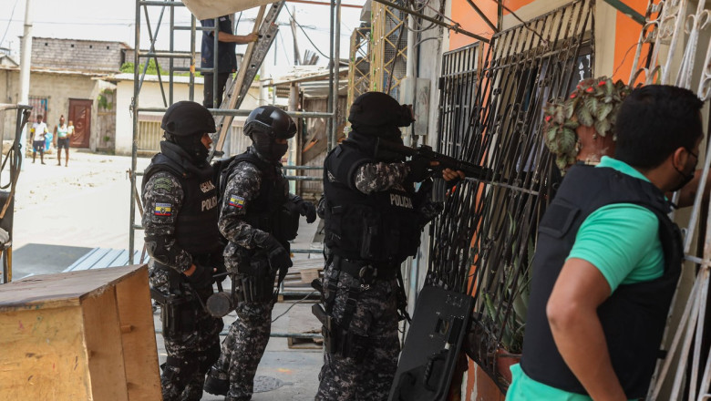 Cadavre decapitate spanzurate de poduri si masini-capcana. Razboiul impotriva cartelurilor de droguri a aruncat Ecuadorul in haos Imagine