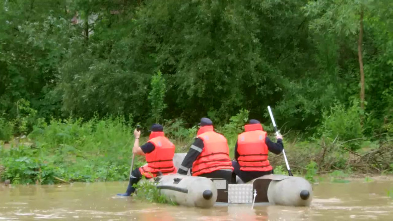 Cadavrul unui barbat a fost scos din raul Mures, dupa ce a stat in apa aproximativ 30 de zile Imagine