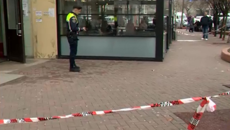 Cadavrul unui francez a fost descoperit pe terasa unui bloc din Sectorul 3. Barbatul avea picioarele legate cu banda adeziva Imagine