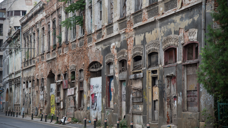 „Cade orasul pe noi”. Avertisment privind cladirile cu risc seismic din Capitala. Cate imobile au fost consolidate in 30 de ani Imagine