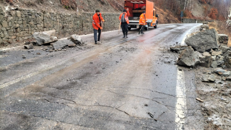 Caderi de pietre pe DN 10, care leaga Buzaul de Brasov, ca urmare a ploilor abundente. Recomandari pentru soferi Imagine