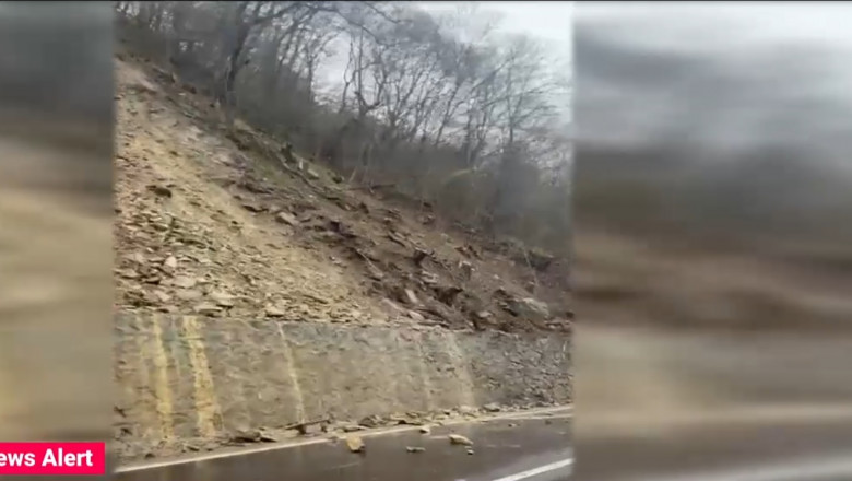 Caderi de pietre pe Valea Oltului. Doua masini au fost lovite de bucatile de stanca Imagine