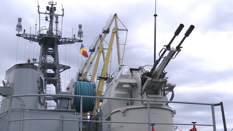 Cadetii romani si polonezi se scolesc in comun la bordul navei Wodnik Imagine