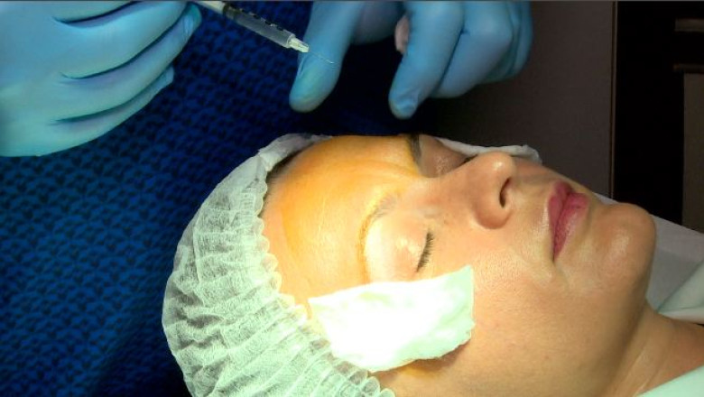 Cadouri estetice de Craciun: implanturi, liftinguri faciale, liposuctii Imagine