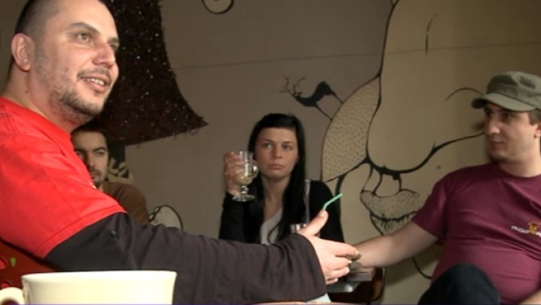 Cafea gratis pentru o ora fara mobil sau laptop Imagine